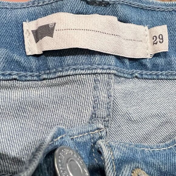 Levi’s Cuffed Hem Light Wash Shorts Women’s 29 - Picture 4 of 4